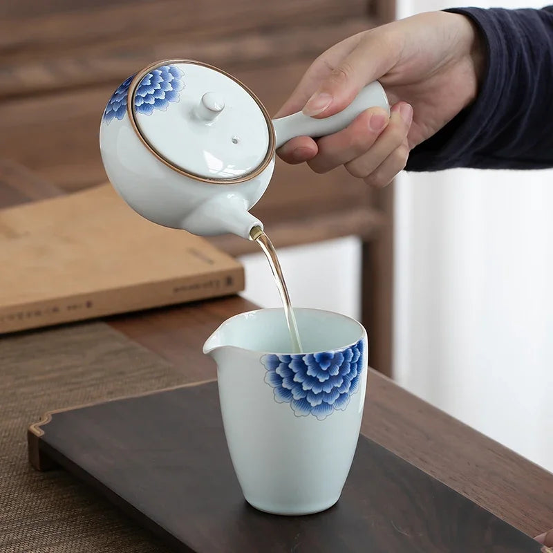 Chinese blue and white retro side handle teapot small single tea pot ceramic Japanese kungfu tea set one person mini teaware