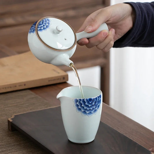 Chinese blue and white retro side handle teapot small single tea pot ceramic Japanese kungfu tea set one person mini teaware