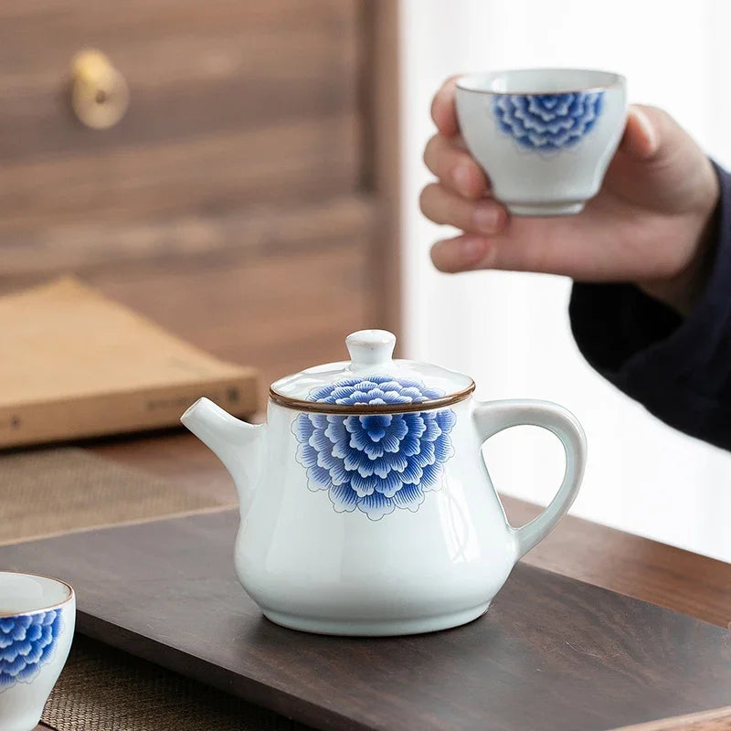 Chinese blue and white retro side handle teapot small single tea pot ceramic Japanese kungfu tea set one person mini teaware