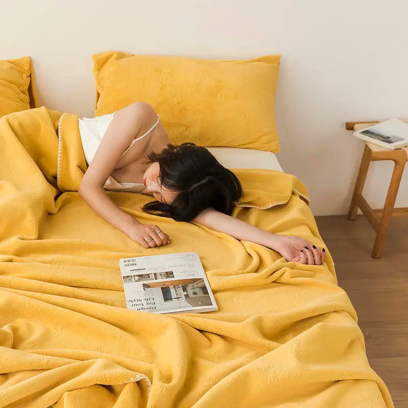 Chinese flannel sheet velvet thin blanket air conditioning blankets breathable health care bed cover full twin queen king size