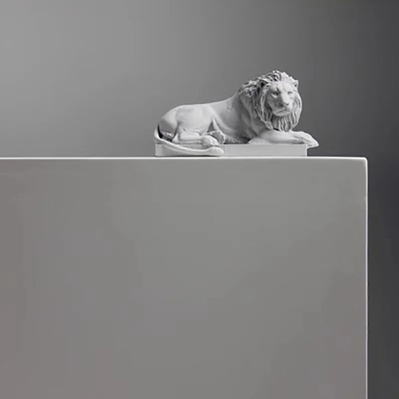 Classic Lying Lion Sculpture Reproduction Minimalist Desktop Home Scenery Office Desk Mini Gypsum Decorations