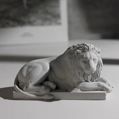 Classic Lying Lion Sculpture Reproduction Minimalist Desktop Home Scenery Office Desk Mini Gypsum Decorations
