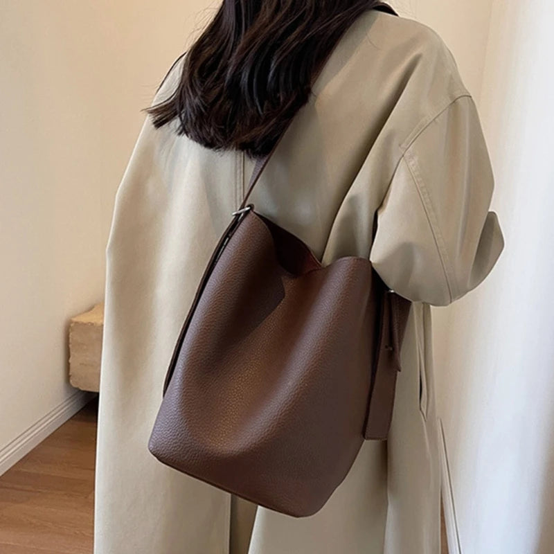 Classical & Functional Women Handbag Durable & Easy to Clean Tote Bag PU Handbag Shoulder Bag Suitable for Everyday Use