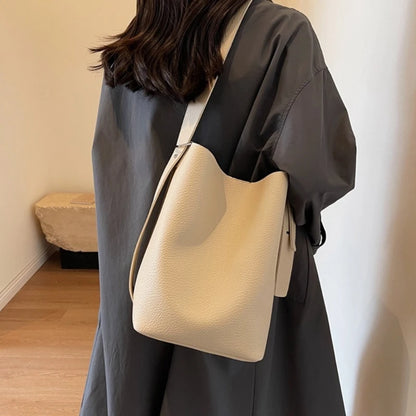 Classical & Functional Women Handbag Durable & Easy to Clean Tote Bag PU Handbag Shoulder Bag Suitable for Everyday Use