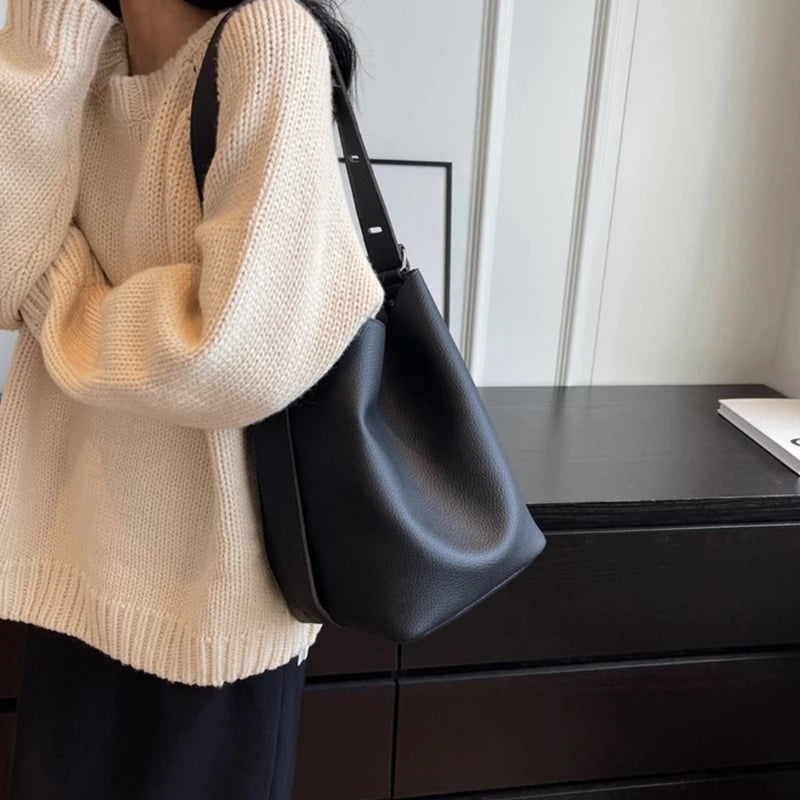 Classical & Functional Women Handbag Durable & Easy to Clean Tote Bag PU Handbag Shoulder Bag Suitable for Everyday Use