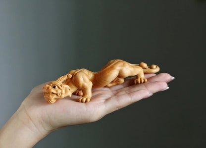 Cliff cedar wood carvings dragon Wenplay piece creative Chinese craft solid wood  crafts office desk decoration home decor