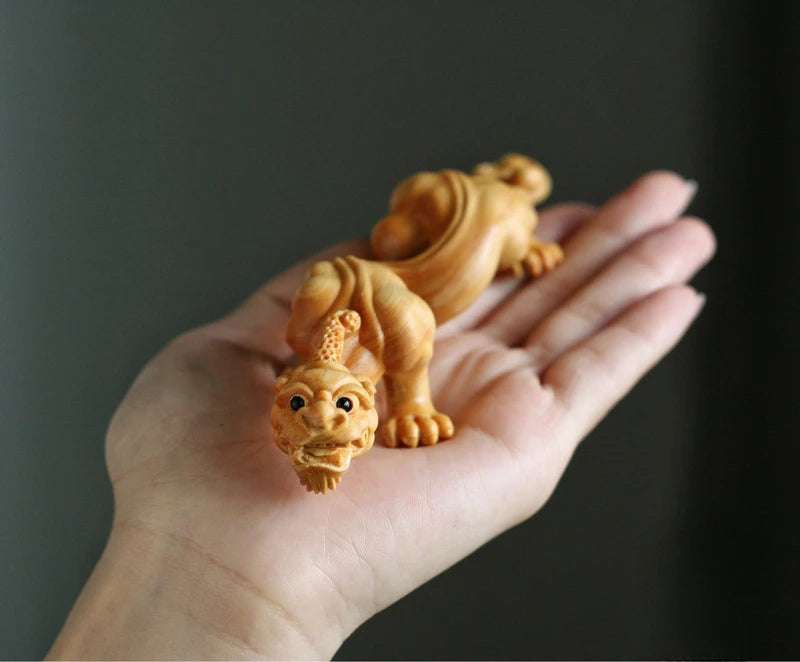 Cliff cedar wood carvings dragon Wenplay piece creative Chinese craft solid wood  crafts office desk decoration home decor