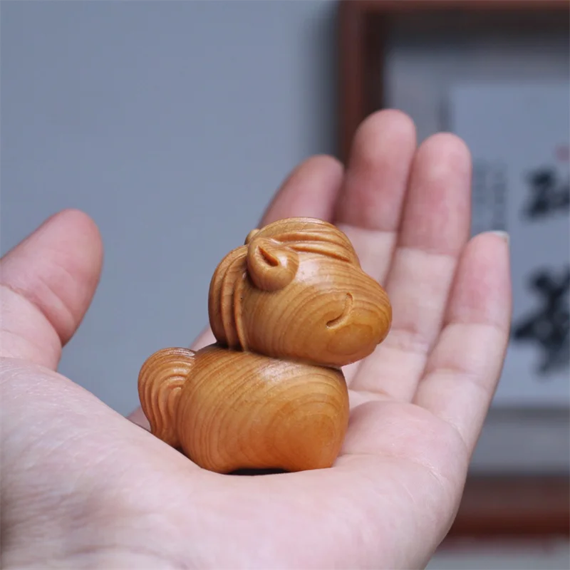 Cliff cypress wood carving, cute little Fuma cultural and decorative items, solid wood craft gifts, little Fuma birthday gifts