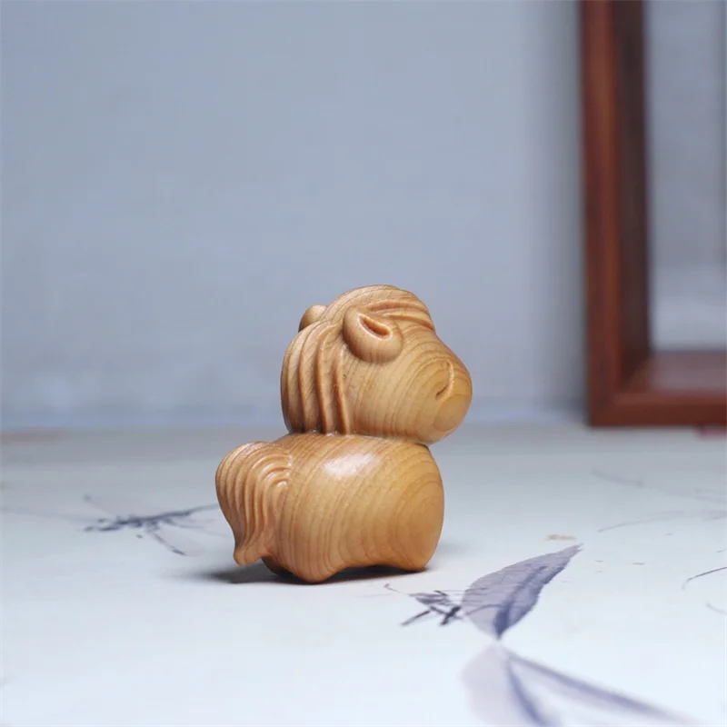 Cliff cypress wood carving, cute little Fuma cultural and decorative items, solid wood craft gifts, little Fuma birthday gifts