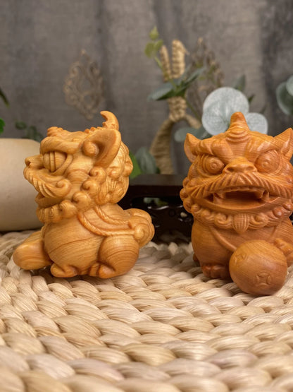 Cliff cypress wood carving, lacquerless and waxless, lion awakening handlebar, wealth transfer plate, playing ornament