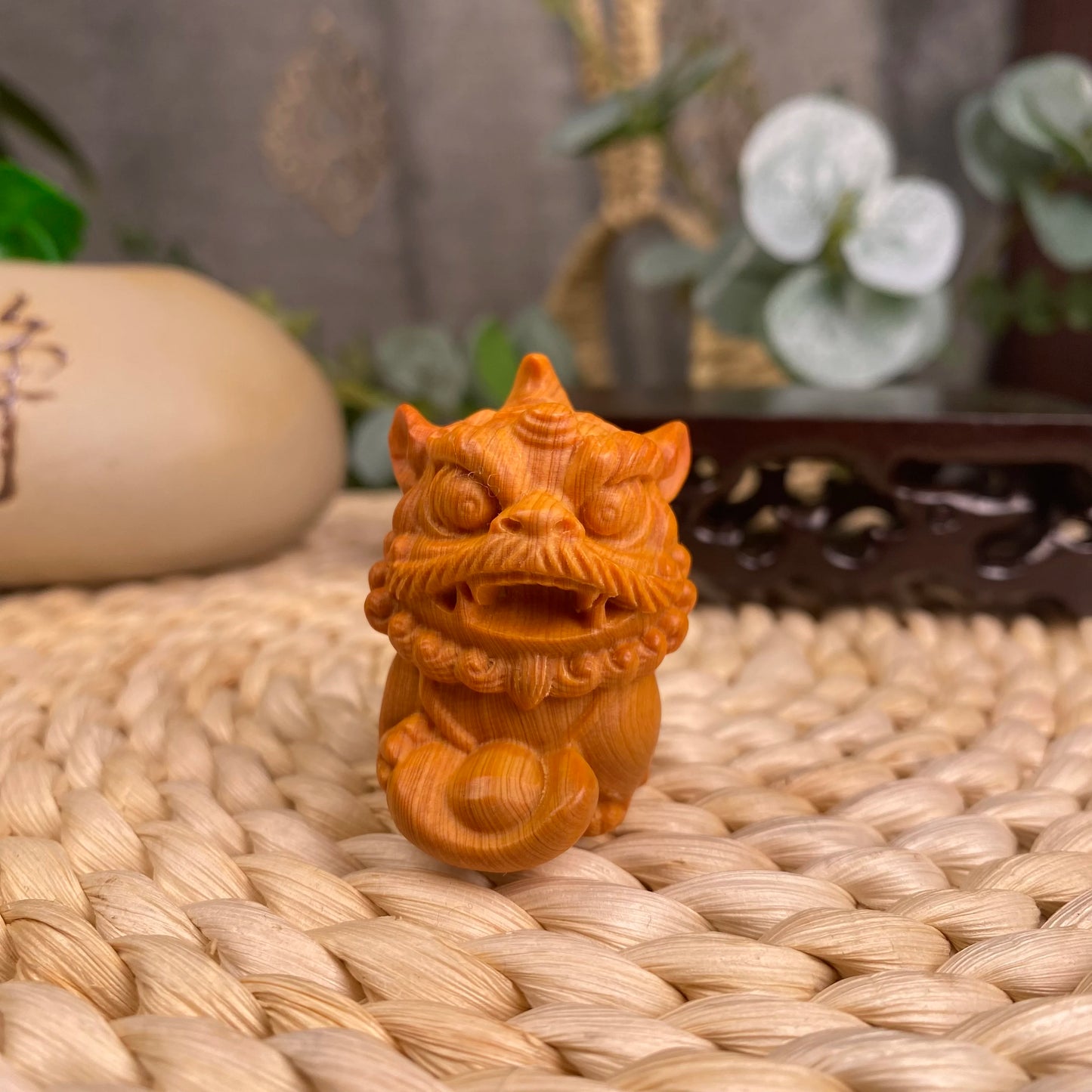 Cliff cypress wood carving, lacquerless and waxless, lion awakening handlebar, wealth transfer plate, playing ornament