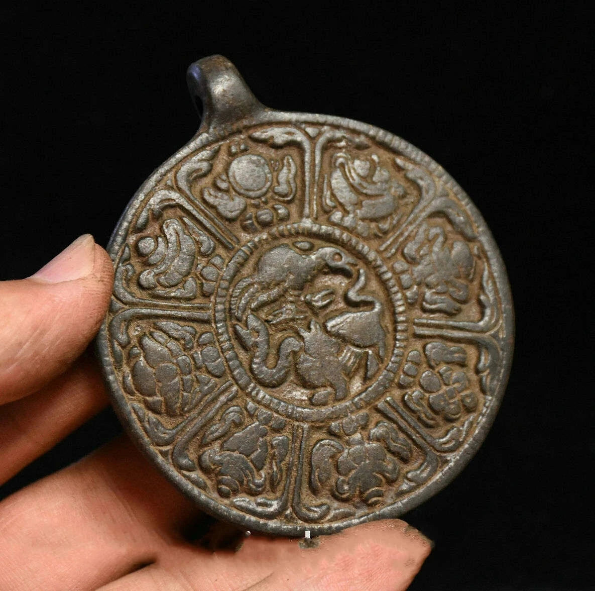 Collect Old Tibet Buddhism Bronze Eight Auspicious Symbols Statue Amulet Pendant Home Accessories Figurines Collection