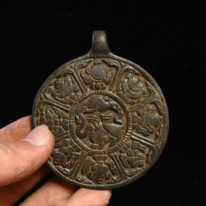 Collect Old Tibet Buddhism Bronze Eight Auspicious Symbols Statue Amulet Pendant Home Accessories Figurines Collection