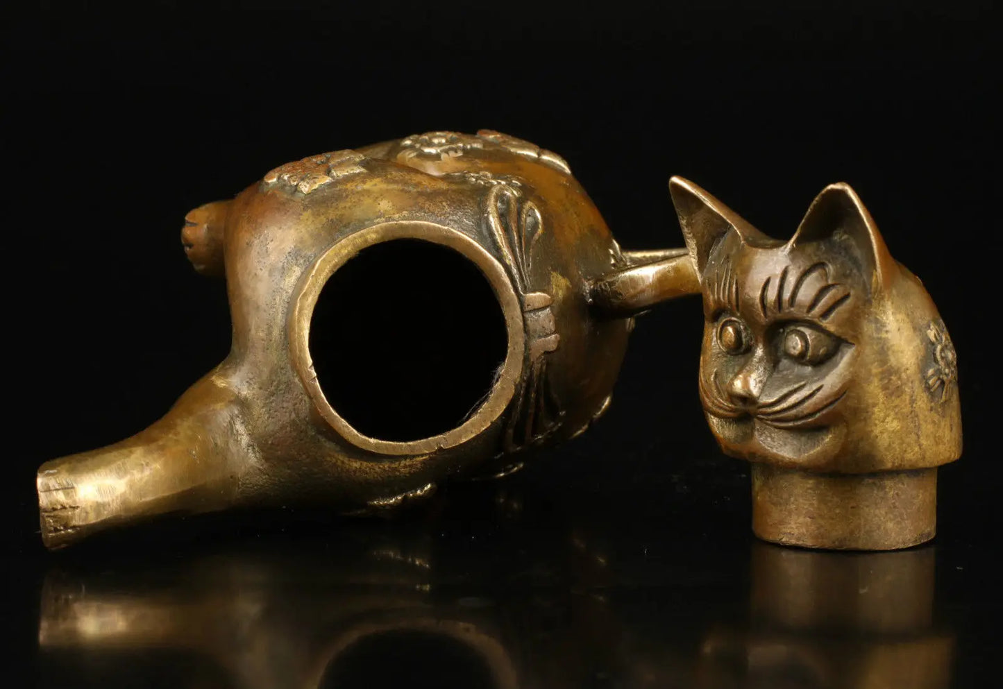 Collectable Chinese Pure Brass Carved Animal  Lovely Blessing Cat Recruiting Money Teapot Exquisite Small Statues