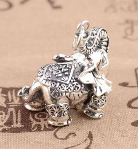 Collectable Chinese Tibetan Silver Carving Animal Elephant  Exquisite Small Pendant Statues