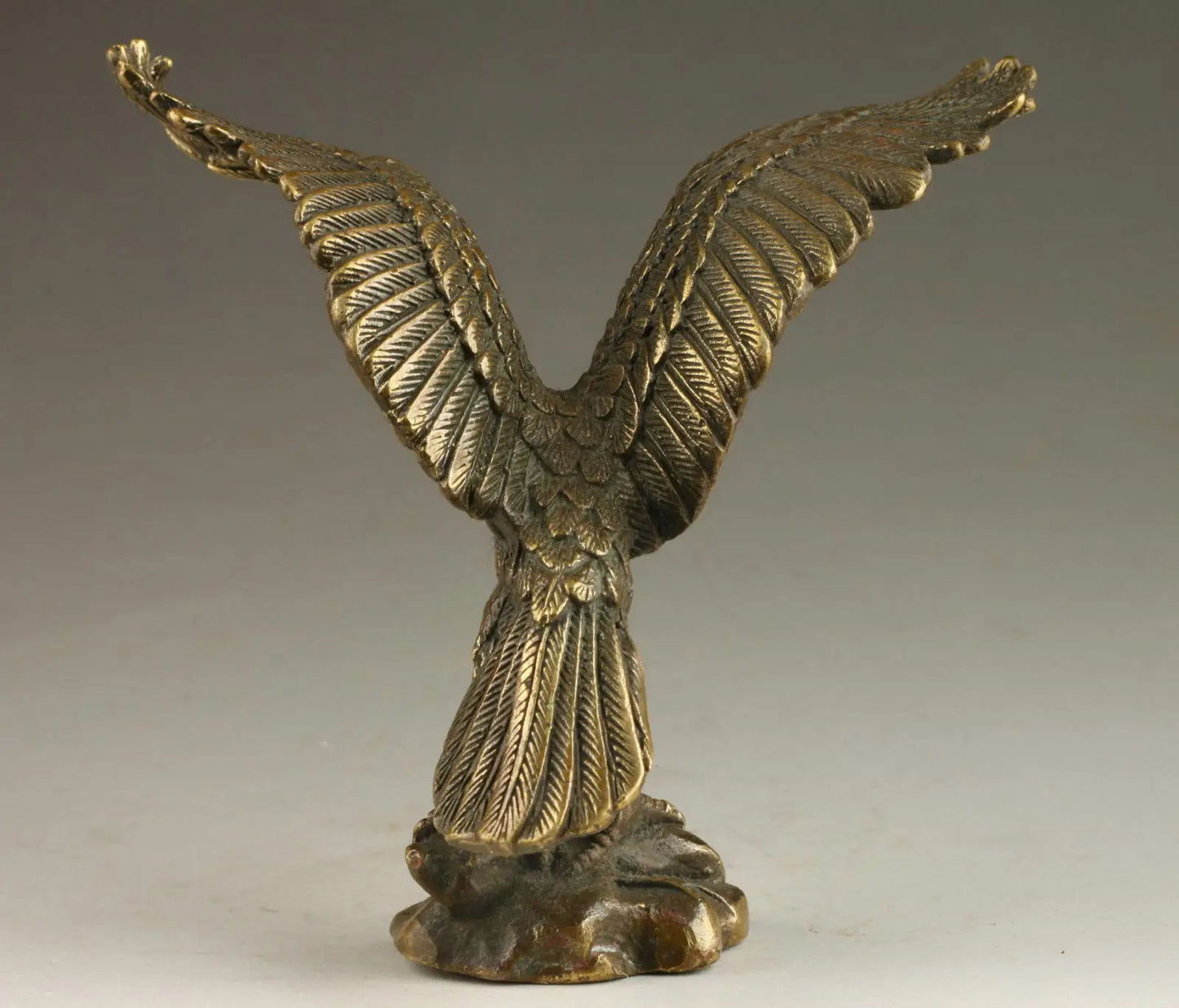 Collection Chinese Brass Carved  Animal A Great Hawk Spreads Its Wings Exquisite Small Statues Gift
