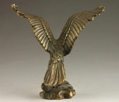 Collection Chinese Brass Carved  Animal A Great Hawk Spreads Its Wings Exquisite Small Statues Gift