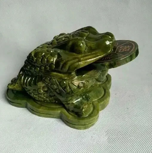 Collection Chinese Natural Jade Carving Ornaments Carved Feng Shui Decoration Toad Animal Statue