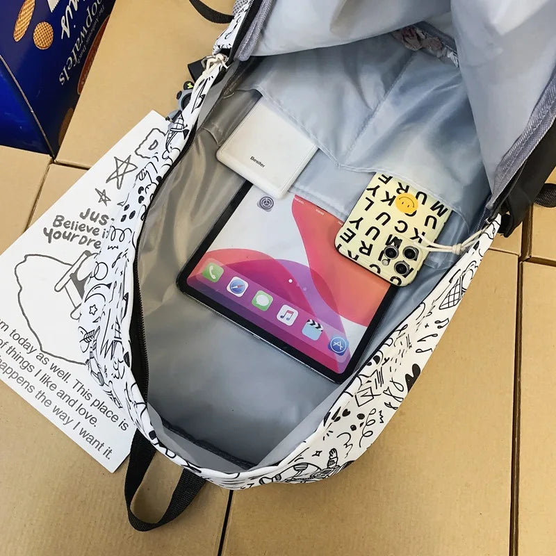 College Girls Laptop Backpacks Ins Japanese Women Men Large Travel Bags Fashion Doodle Student Backpacks for Teen Boy School Bag