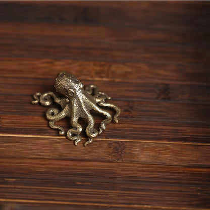 Copper Octopus Statue Tea Pet Microlandscape Holder for Lid of Pot Gaiwan Creative Table Decoration Lovely Mascot Free Standing