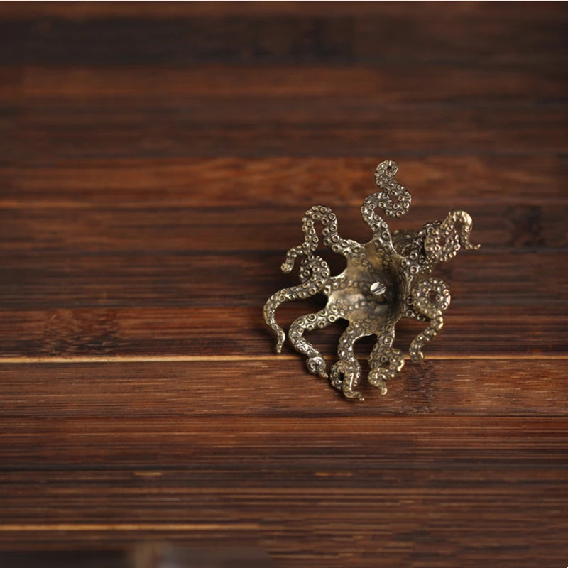 Copper Octopus Statue Tea Pet Microlandscape Holder for Lid of Pot Gaiwan Creative Table Decoration Lovely Mascot Free Standing