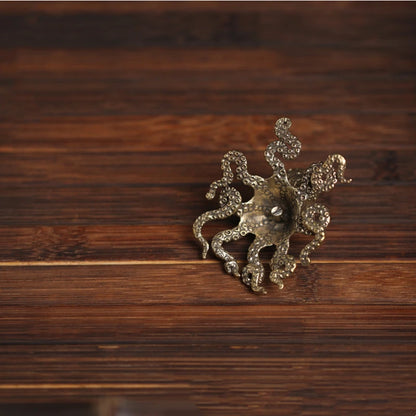 Copper Octopus Statue Tea Pet Microlandscape Holder for Lid of Pot Gaiwan Creative Table Decoration Lovely Mascot Free Standing