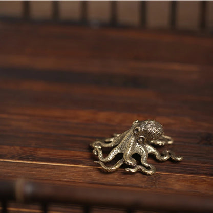 Copper Octopus Statue Tea Pet Microlandscape Holder for Lid of Pot Gaiwan Creative Table Decoration Lovely Mascot Free Standing