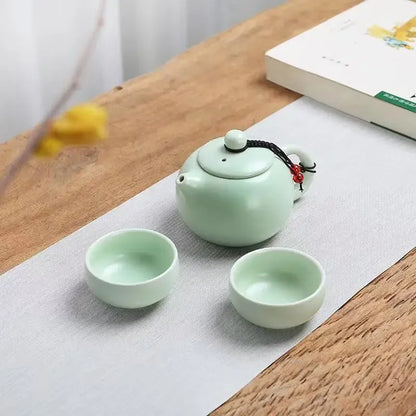 Creative Kung Fu Travel Tea Set Includes 1 Pot and 2 Cups Shu Puer Teaware Samovar Ceramic Mug Teapot Kettles Yixing Kettle Cup