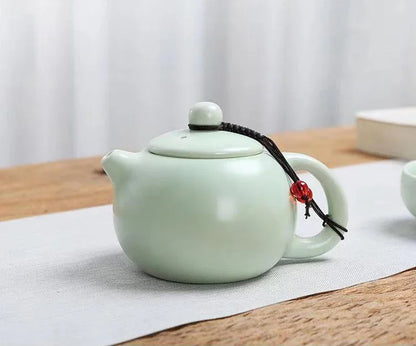 Creative Kung Fu Travel Tea Set Includes 1 Pot and 2 Cups Shu Puer Teaware Samovar Ceramic Mug Teapot Kettles Yixing Kettle Cup
