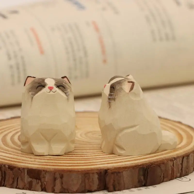 Creative handmade wooden carving cute cat tabletop decoration personalized pet cat pet arts and crafts for gifts sculpture