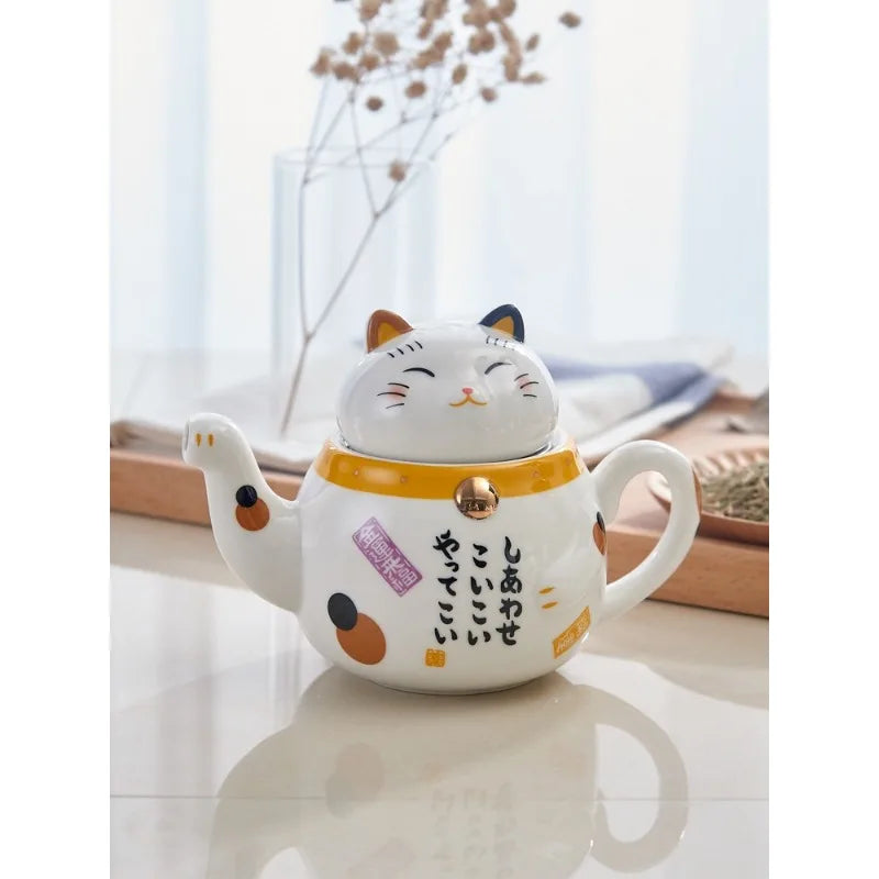 Cute Japanese Lucky Cat Porcelain Tea Set Creative Maneki Neko Ceramic Tea Cup Kettle with Strainer Office Teapot Water Mug
