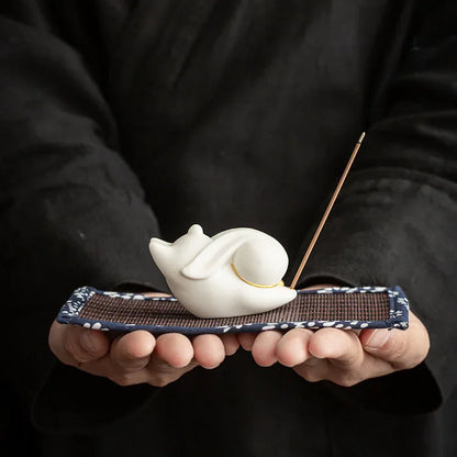 Cute Little Moon Rabbit Ceramic Incense Holder Cense Stick Rack Tea Pet Cover Lid Holder Living Room Home Decoration Ornaments