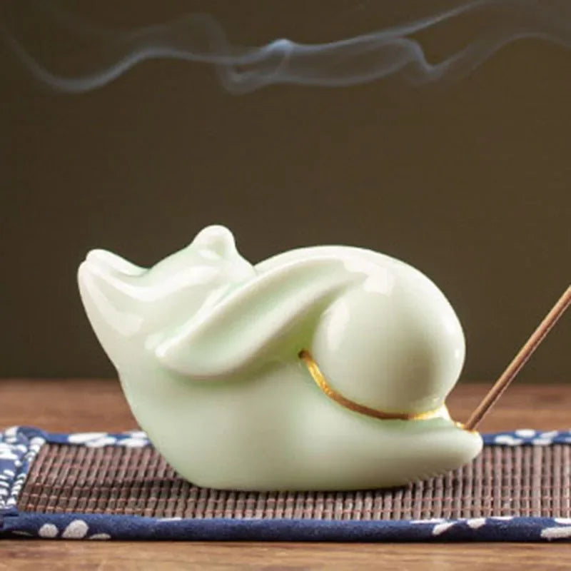 Cute Little Moon Rabbit Ceramic Incense Holder Cense Stick Rack Tea Pet Cover Lid Holder Living Room Home Decoration Ornaments