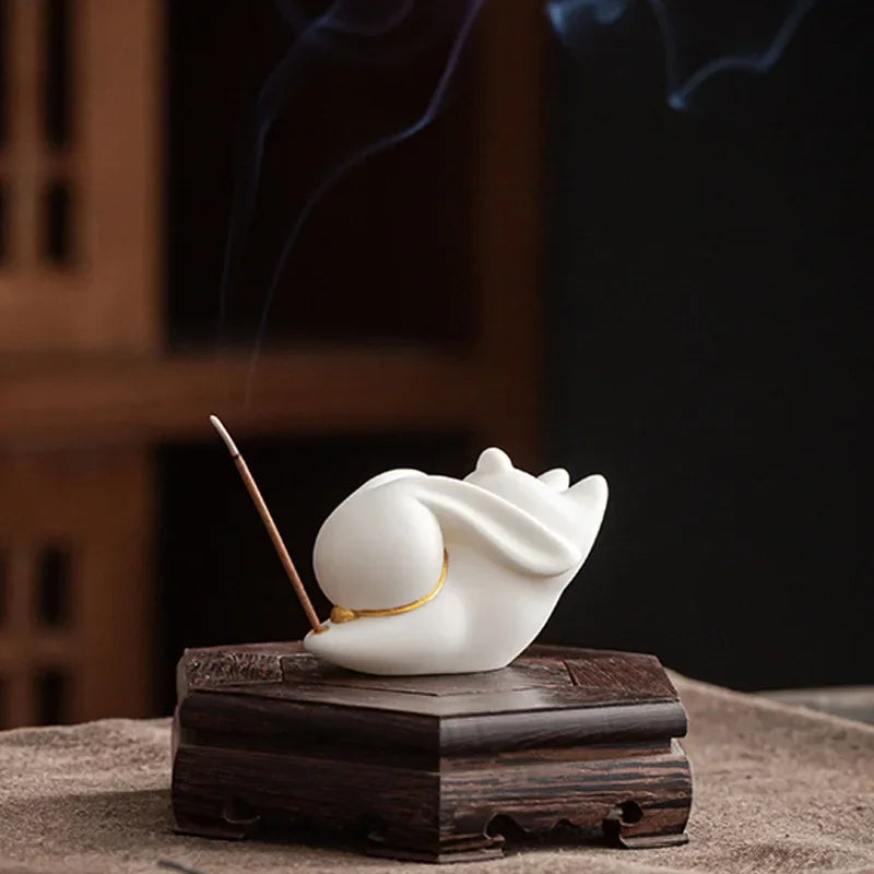 Cute Little Moon Rabbit Ceramic Incense Holder Cense Stick Rack Tea Pet Cover Lid Holder Living Room Home Decoration Ornaments