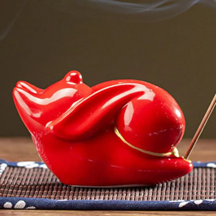 Cute Little Moon Rabbit Ceramic Incense Holder Cense Stick Rack Tea Pet Cover Lid Holder Living Room Home Decoration Ornaments