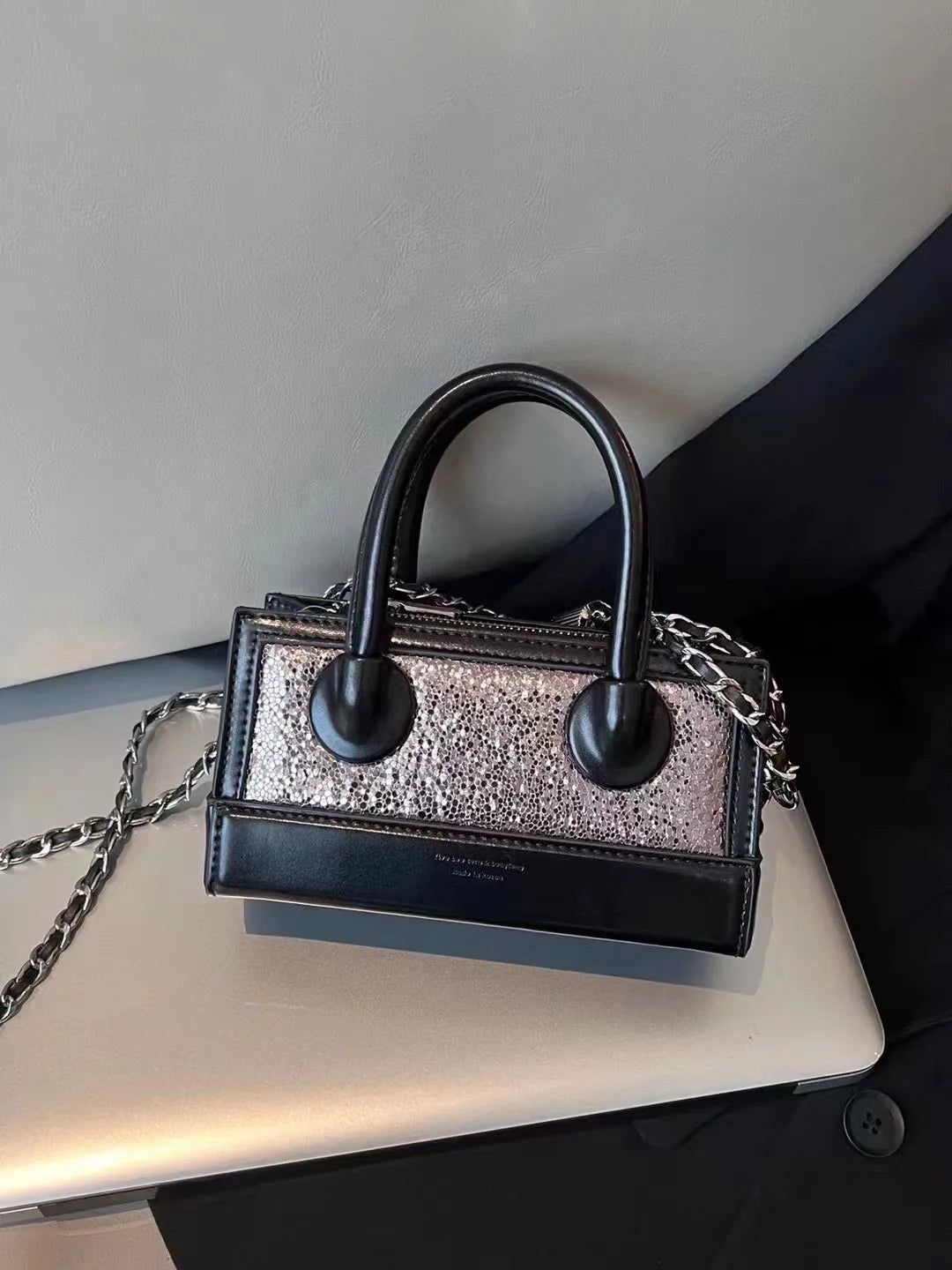 Elegant and fashionable women's small square bag with a high-end feeling, one shoulder crossbody bag