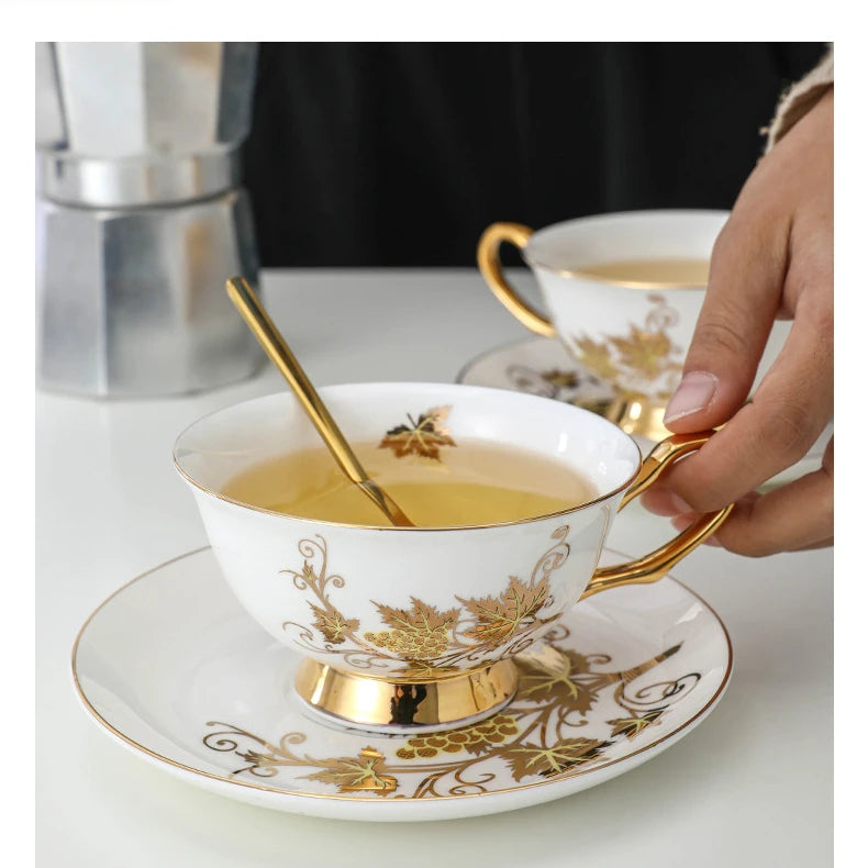 European Exquisite Coffee Cup and Dish Set Luxury British Afternoon Tea Cup Bone Porcelain Ceramic Household Flower Tea Cup