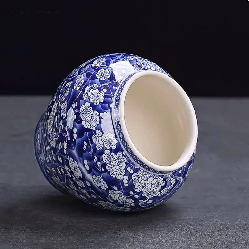Exquisite Blue and White Porcelain Tea Jar Retro Ceramic Tea Storage Moisture-proof Tin Chinese Tea Accessories Coffee Container