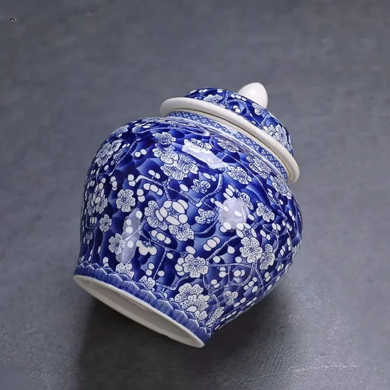Exquisite Blue and White Porcelain Tea Jar Retro Ceramic Tea Storage Moisture-proof Tin Chinese Tea Accessories Coffee Container
