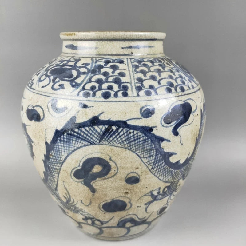 Exquisite Chinese Classical Antique Collection Home Decoration Blue and White Porcelain Pot Jar,Painted with Dragon Designs