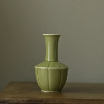 Exquisite Song Dynasty Style Bean Green Glaze Ceramic Vase for Tea Table Decoration