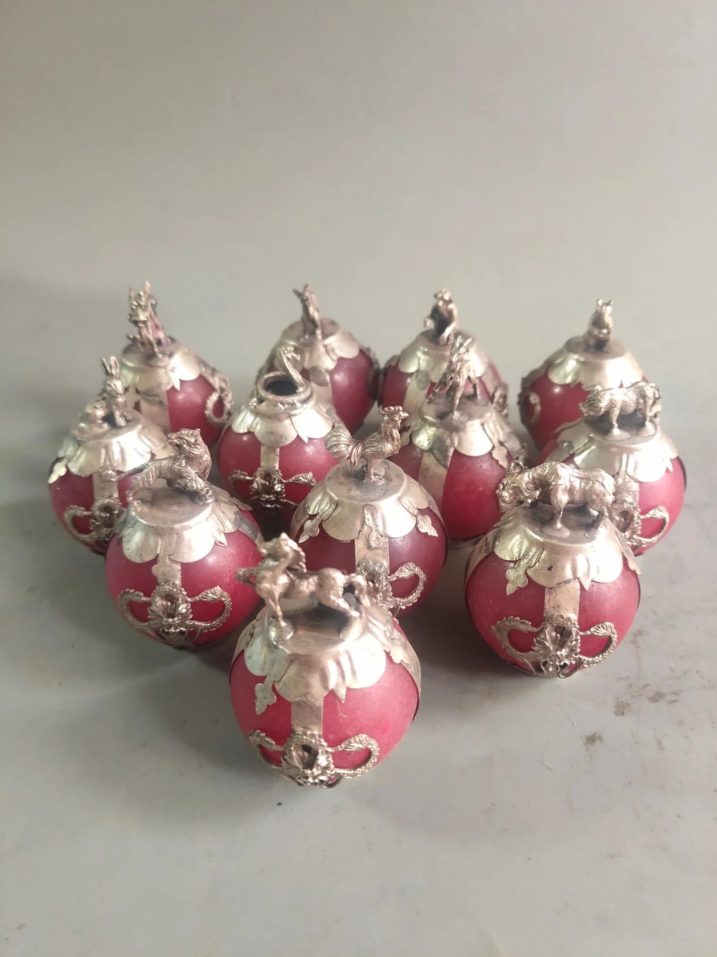Fashion Chinese Elaborate Old Decorated Handwork Inlay Tibet-silver Dragon 12 Zodiac Red Jade Statue Decorations for Home