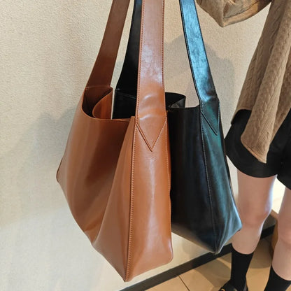 Fashion Large Capacity Tote Bags Women Casual Soft Oil Wax Leather Shopper Travel Bag All-match Practical Underarm Bolsos Mujer