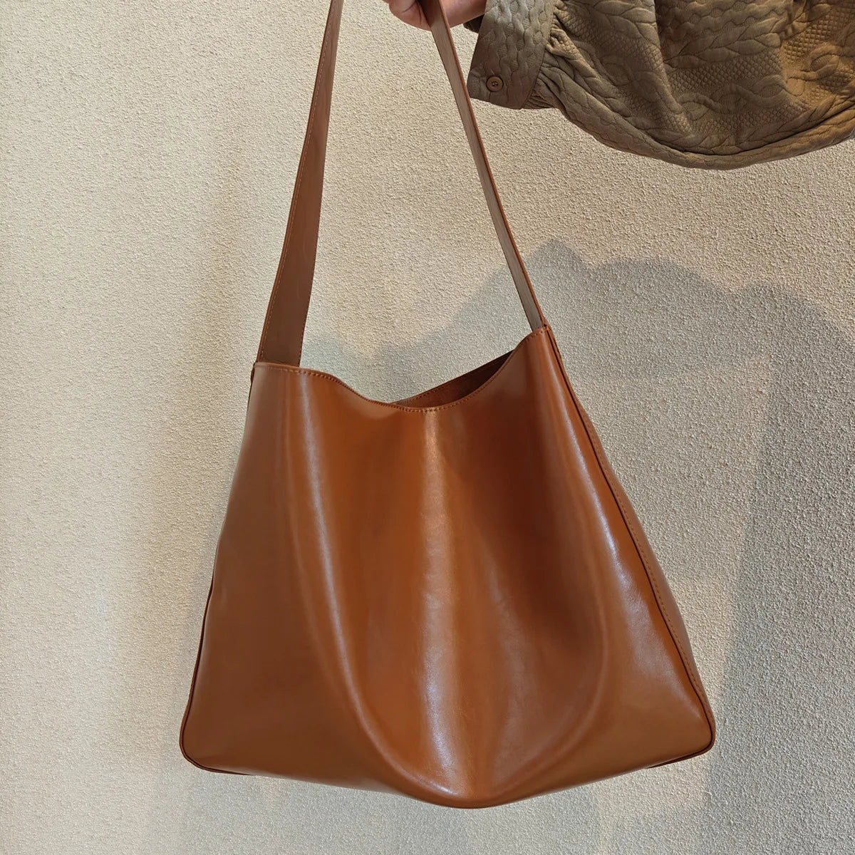 Fashion Large Capacity Tote Bags Women Casual Soft Oil Wax Leather Shopper Travel Bag All-match Practical Underarm Bolsos Mujer