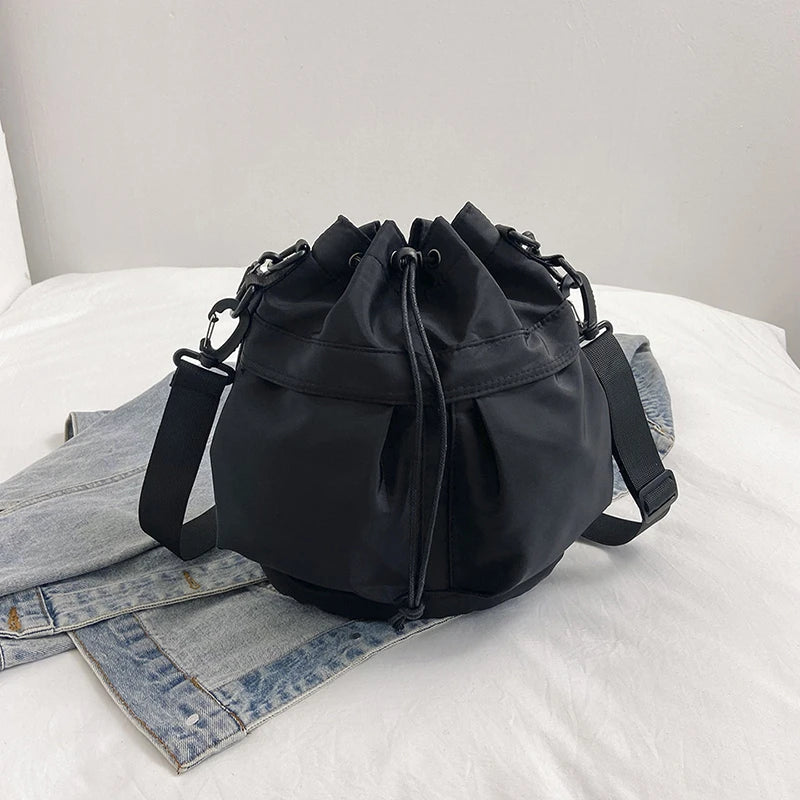 Fashion Women Handbags Waterproof Nylon Shoulder Bags Large Capacity Crossbody Bags for Women Portable Drawstring Bucket Bag Sac