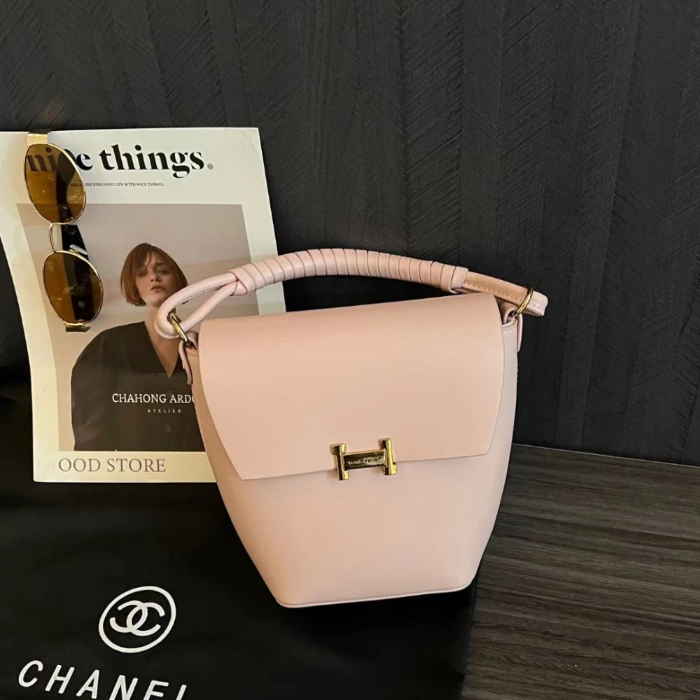 Fashionable genuine leather woven portable bucket bag for women 2024 new high-end sensory communication commuter bag