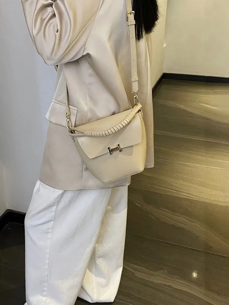 Fashionable genuine leather woven portable bucket bag for women 2024 new high-end sensory communication commuter bag