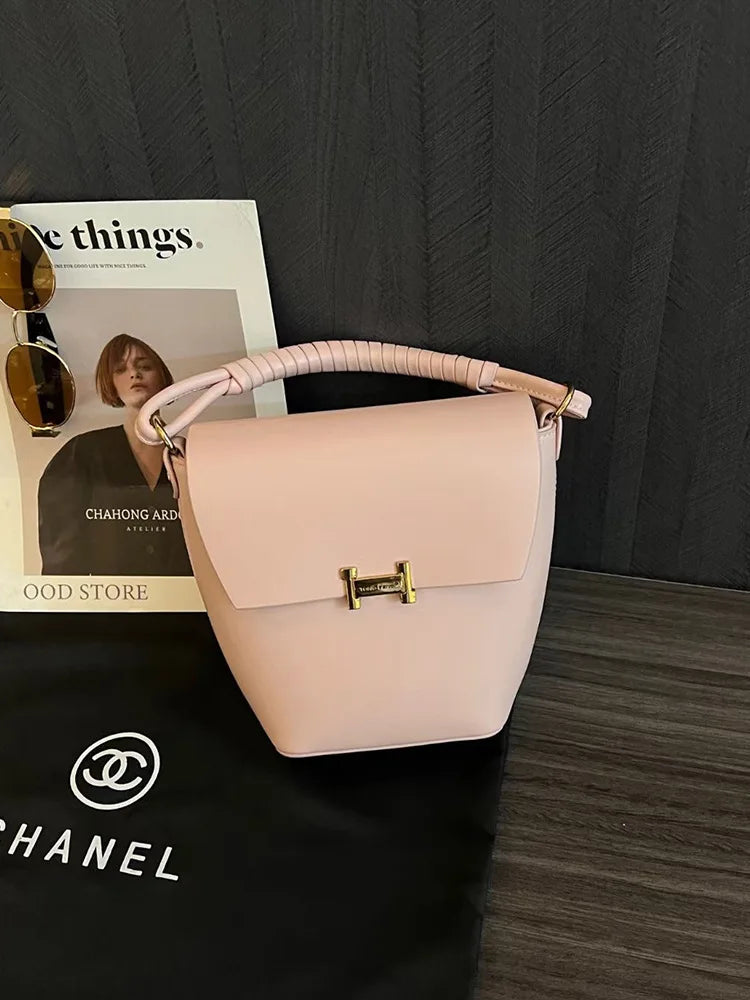 Fashionable genuine leather woven portable bucket bag for women 2024 new high-end sensory communication commuter bag