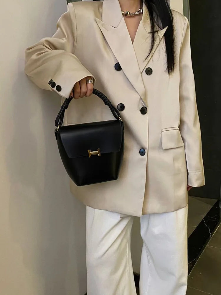 Fashionable genuine leather woven portable bucket bag for women 2024 new high-end sensory communication commuter bag