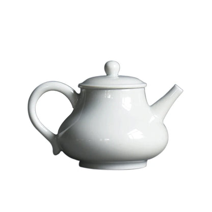 Foam at the beginning of the ceramic teapot antique green glaze is the teapot tea pot pear-shaped teapot green glaze